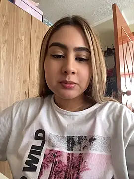 Snapshot of Miabonnett_ chatting on 07/06/26, 03:47 Miabonnett online show from 07/06/26, 03:47
