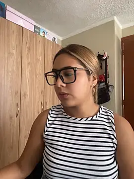 Snapshot of Miabonnett_ chatting on 07/09/26, 03:16 Miabonnett online show from 07/09/26, 03:16