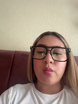 Snapshot of Miabonnett_ chatting on 07/20/26, 03:58 Miabonnett online show from 07/20/26, 03:58