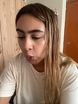 Snapshot of Miabonnett_ chatting on 07/30/26, 03:00 Miabonnett online show from 07/30/26, 03:00