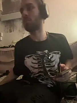 Snapshot of pervy_devil chatting on 12/16/25, 09:31 pervy devil online show from 12/16/25, 09:31