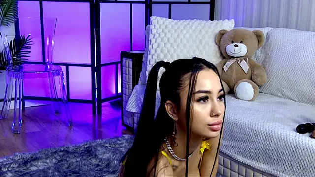 Snapshot of OnlyXandra chatting on 11/23/25, 05:51 OnlyXandra online show from 11/23/25, 05:51