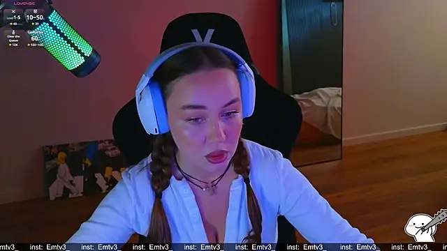Emili1- online show from 06/16/26, 10:51