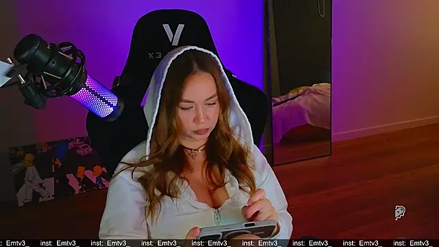 Emili1- online show from 06/29/26, 10:10