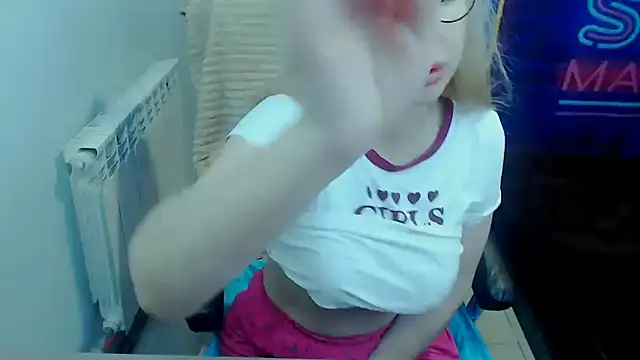 Snapshot of kerakiss877 chatting on 11/09/25, 05:39 kerakiss877 online show from 11/09/25, 05:39