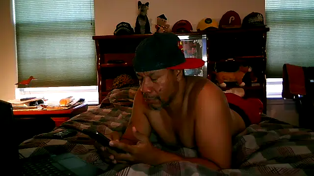 Snapshot of pimpdaddy4ever chatting on 11/16/25, 06:02 pimpdaddy4ever online show from 11/16/25, 06:02