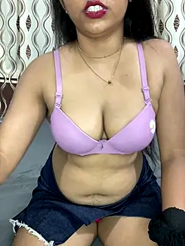 Snapshot of little_shadow chatting on 09/18/25, 05:04 little shadow online show from 09/18/25, 05:04