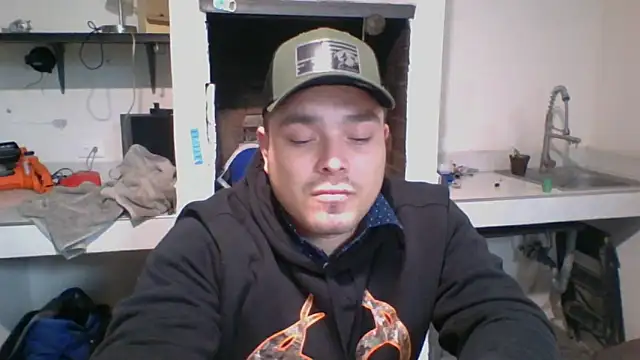 Snapshot of DirtyRcride chatting on 12/19/24, 07:40 DirtyRcride online show from 12/19/24, 07:40