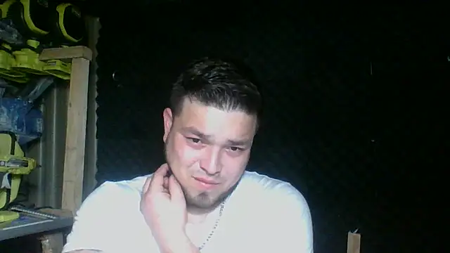 Snapshot of DirtyRcride chatting on 03/03/25, 01:42 DirtyRcride online show from 03/03/25, 01:42