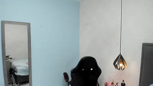 MADISON ROWAN1 online show from 01/15/25, 08:51