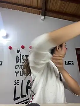 Snapshot of little-Emma chatting on 09/18/25, 03:08 little-Emma online show from 09/18/25, 03:08