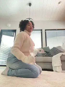 Snapshot of Black_Dolll chatting on 12/17/24, 11:28 Black Dolll online show from 12/17/24, 11:28