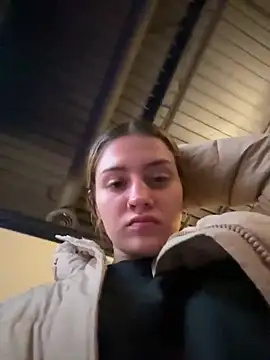 emilysue1 online show from 12/31/24, 02:14