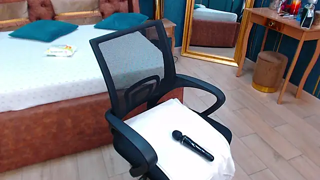 SerenaXMendez online show from 12/02/24, 09:24