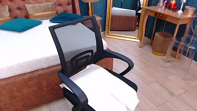 SerenaXMendez online show from 01/31/25, 08:22