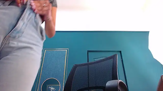 SerenaXMendez online show from 02/12/25, 09:20