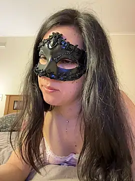 Snapshot of Reinacatchile chatting on 12/16/24, 02:25 Reinacatchile online show from 12/16/24, 02:25