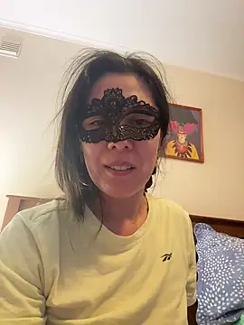 Snapshot of Reinacatchile chatting on 02/19/25, 01:40 Reinacatchile online show from 02/19/25, 01:40