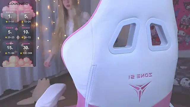 Snapshot of Milia_Parker chatting on 10/26/25, 08:48 Milia Parker online show from 10/26/25, 08:48