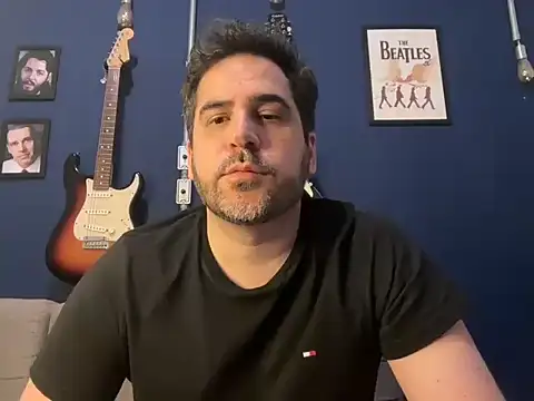 Snapshot of hotsafadinho chatting on 03/10/25, 03:45 hotsafadinho online show from 03/10/25, 03:45