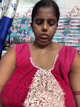 Snapshot of Beauty-queen chatting on 09/21/25, 11:45 Beauty-queen online show from 09/21/25, 11:45