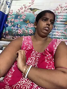 Snapshot of Beauty-queen chatting on 09/22/25, 10:06 Beauty-queen online show from 09/22/25, 10:06