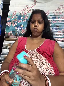 Snapshot of Beauty-queen chatting on 09/25/25, 11:03 Beauty-queen online show from 09/25/25, 11:03