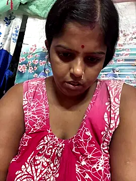 Snapshot of Beauty-queen chatting on 10/13/25, 12:38 Beauty-queen online show from 10/13/25, 12:38