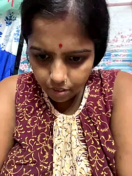 Snapshot of Beauty-queen chatting on 10/14/25, 01:01 Beauty-queen online show from 10/14/25, 01:01