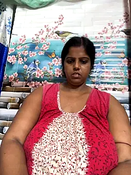 Snapshot of Beauty-queen chatting on 10/15/25, 10:37 Beauty-queen online show from 10/15/25, 10:37