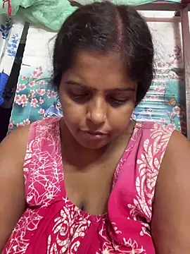 Snapshot of Beauty-queen chatting on 10/25/25, 02:02 Beauty-queen online show from 10/25/25, 02:02