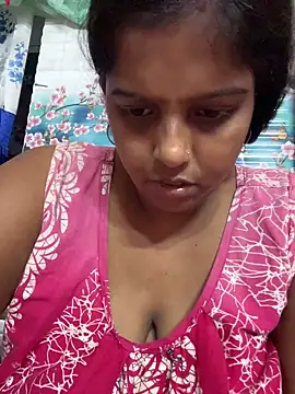 Snapshot of Beauty-queen chatting on 10/29/25, 10:39 Beauty-queen online show from 10/29/25, 10:39