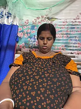 Snapshot of Beauty-queen chatting on 03/07/26, 10:56 Beauty-queen online show from 03/07/26, 10:56