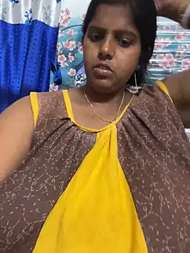 Snapshot of Beauty-queen chatting on 03/11/26, 01:06 Beauty-queen online show from 03/11/26, 01:06
