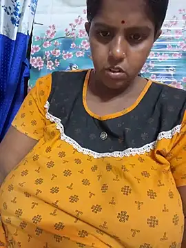 Snapshot of Beauty-queen chatting on 04/01/26, 02:03 Beauty-queen online show from 04/01/26, 02:03