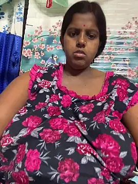 Snapshot of Beauty-queen chatting on 04/04/26, 10:13 Beauty-queen online show from 04/04/26, 10:13