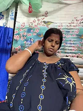 Snapshot of Beauty-queen chatting on 04/05/26, 05:43 Beauty-queen online show from 04/05/26, 05:43