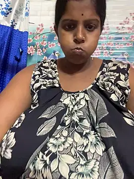Snapshot of Beauty-queen chatting on 04/16/26, 11:11 Beauty-queen online show from 04/16/26, 11:11
