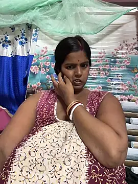 Snapshot of Beauty-queen chatting on 07/13/26, 02:31 Beauty-queen online show from 07/13/26, 02:31