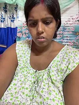 Snapshot of Beauty-queen chatting on 07/17/26, 02:13 Beauty-queen online show from 07/17/26, 02:13