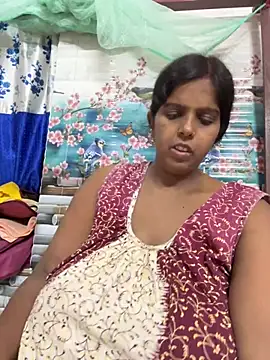 Snapshot of Beauty-queen chatting on 07/18/26, 03:27 Beauty-queen online show from 07/18/26, 03:27
