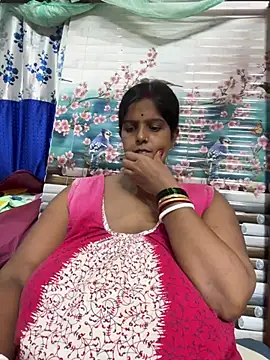Snapshot of Beauty-queen chatting on 07/21/26, 03:03 Beauty-queen online show from 07/21/26, 03:03