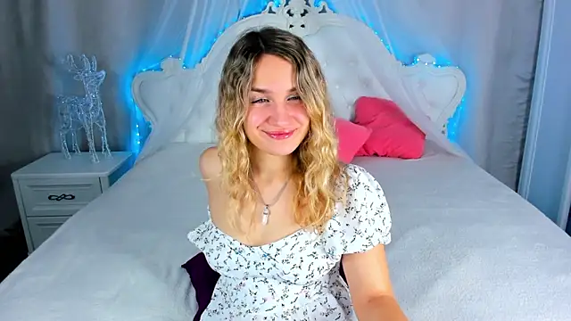 Snapshot of Milka_Blond chatting on 12/20/25, 11:34 Milka Blond online show from 12/20/25, 11:34
