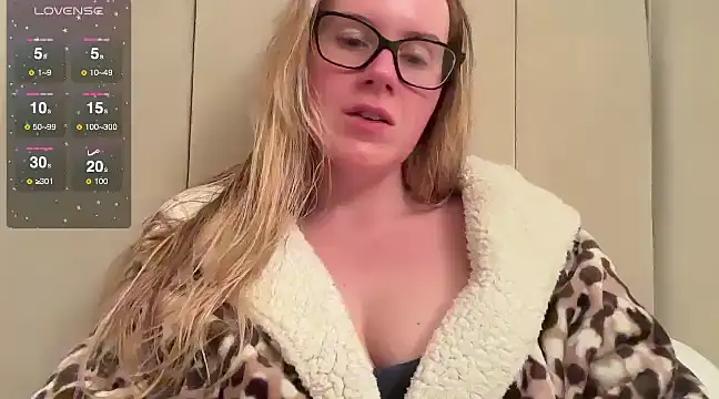 redheadrosie69 online show from 02/17/25, 06:59