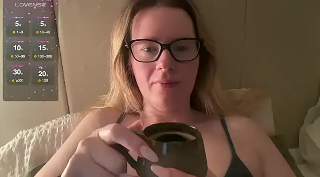 redheadrosie69 online show from 02/18/25, 06:48