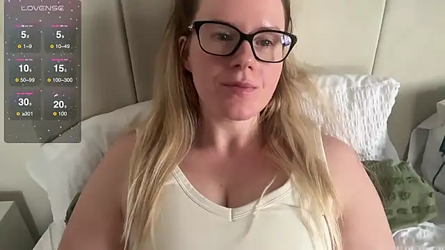 redheadrosie69 online show from 02/19/25, 11:49