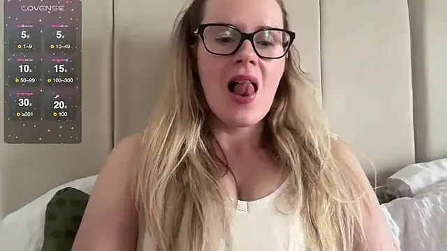 redheadrosie69 online show from 02/19/25, 03:38