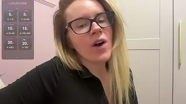 redheadrosie69 online show from 02/21/25, 09:56