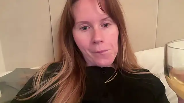 redheadrosie69 online show from 11/05/25, 08:31