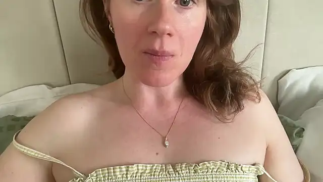 redheadrosie69 online show from 04/19/26, 12:26